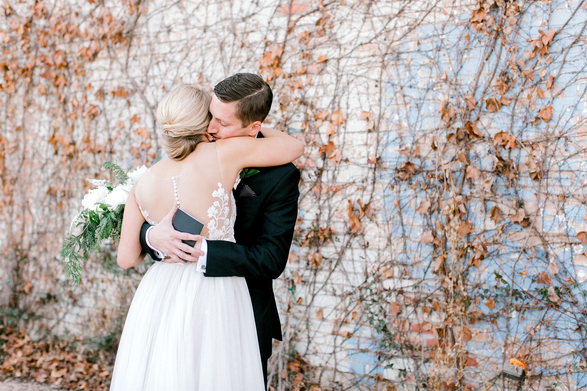 FIRST LOOK ON A WEDDING DAY