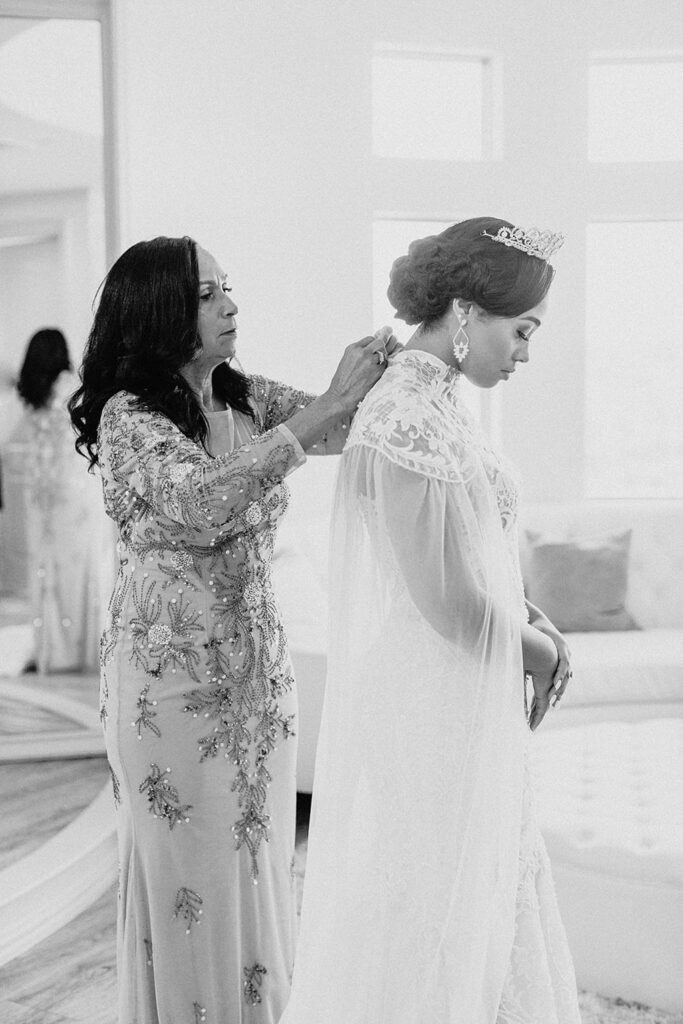 Bride Getting Ready | Knotting Hill Place Luxury Dallas Texas Wedding Venue