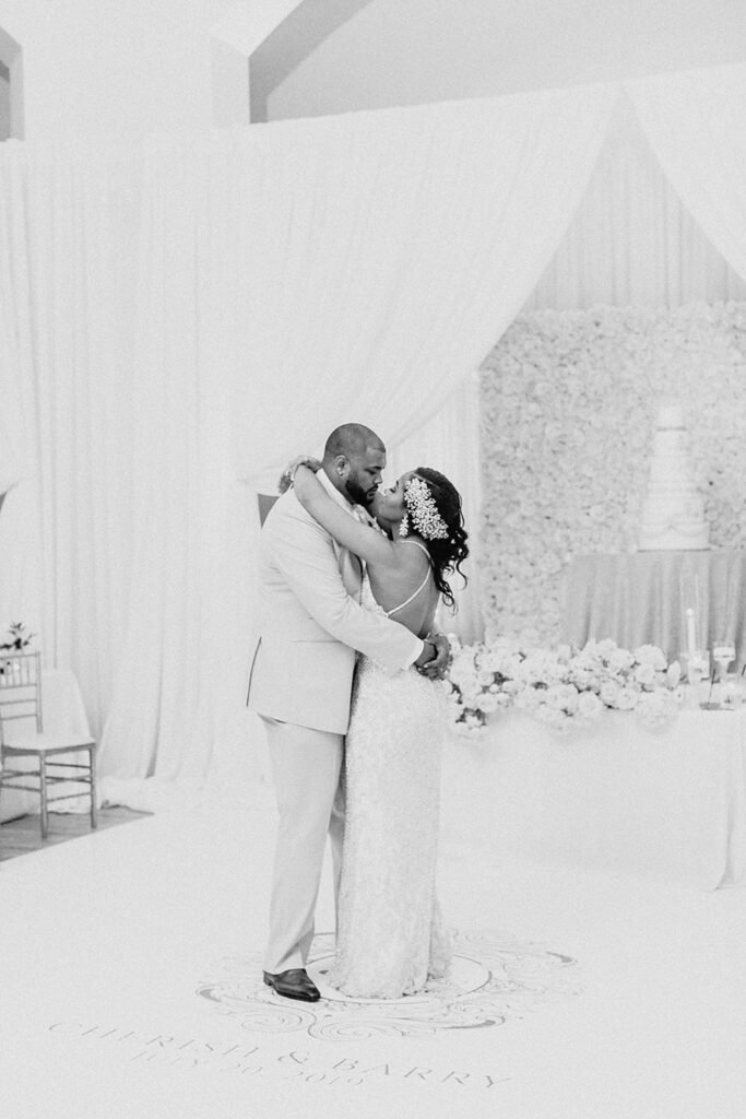 Wedding Reception | Knotting Hill Place Luxury Dallas Wedding Venue
