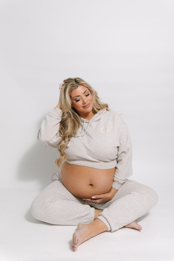 Cozy outfit for maternity session