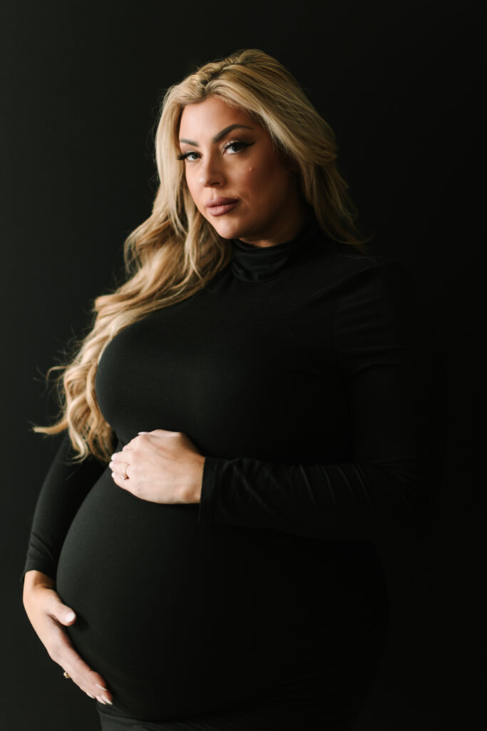 Monochrome Maternity Outfit | What to Wear for Your Maternity Session
