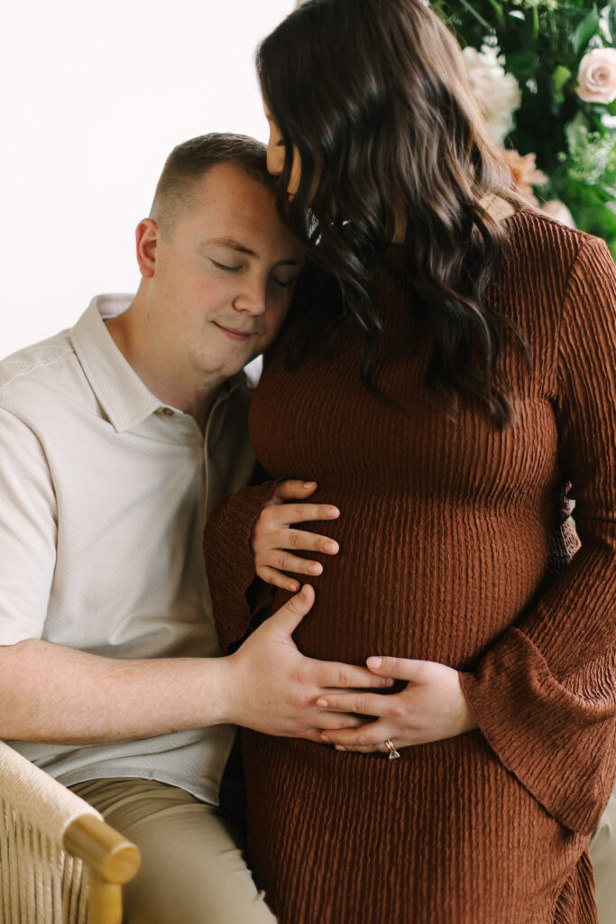 Lansing Michigan Maternity Photographer What to Wear for Your Maternity Session