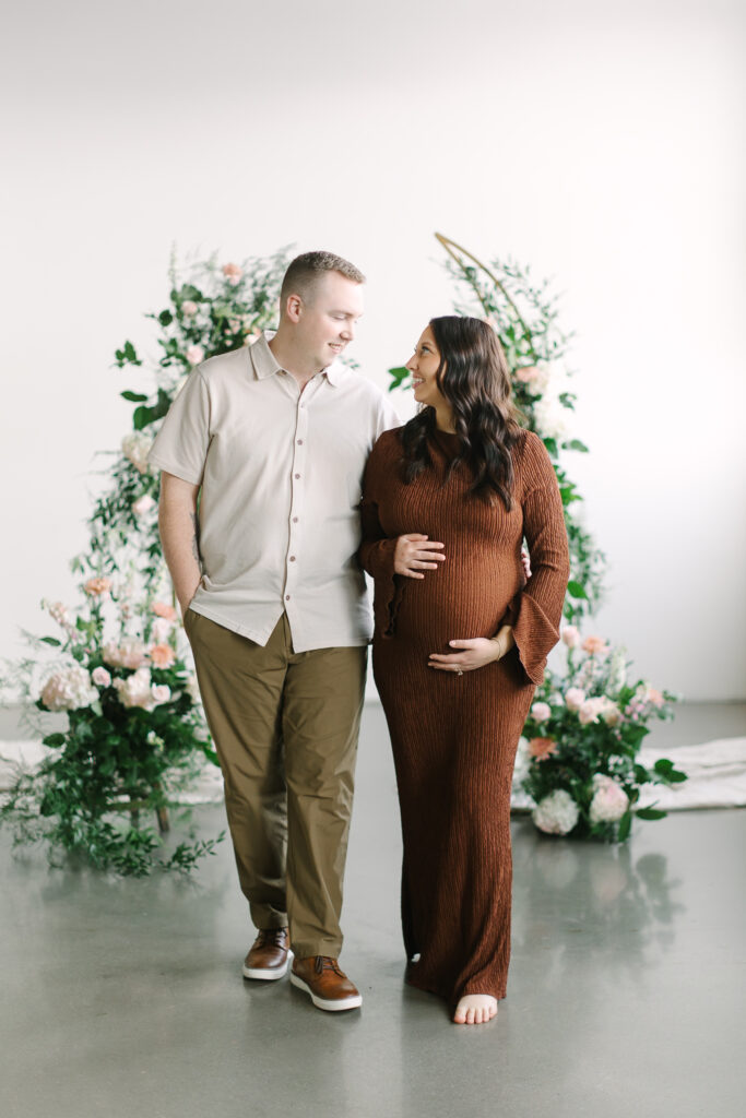 Lansing Michigan Maternity Photographer What to Wear for Your Maternity Session