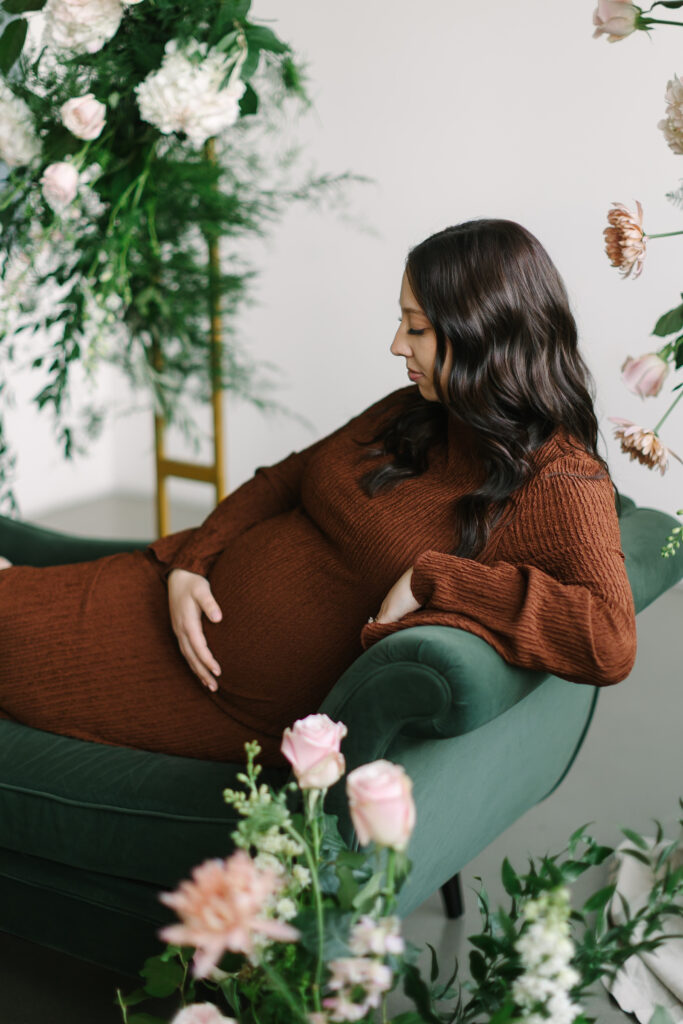 Lansing Michigan Maternity Photographer What to Wear for Your Maternity Session