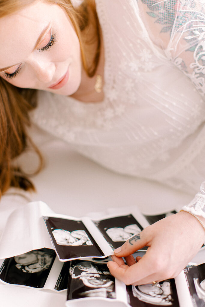 Lansing Michigan Maternity Photographer What to Wear for Your Maternity Session