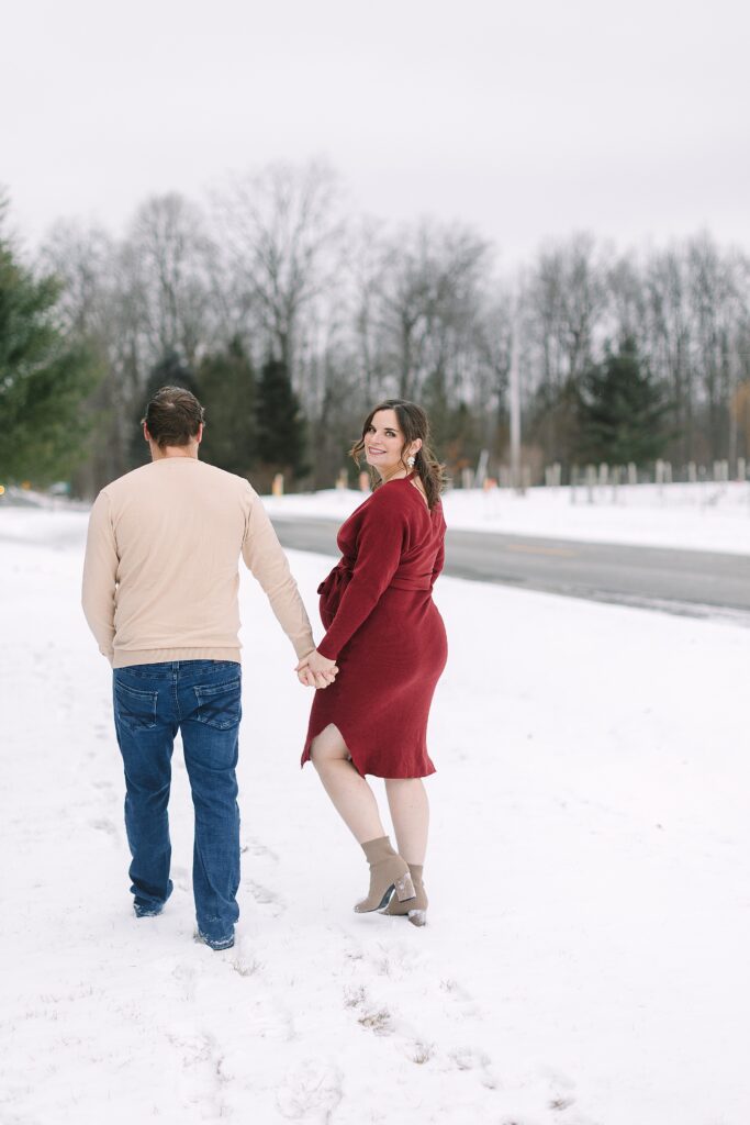 Winter maternity photography in Michigan