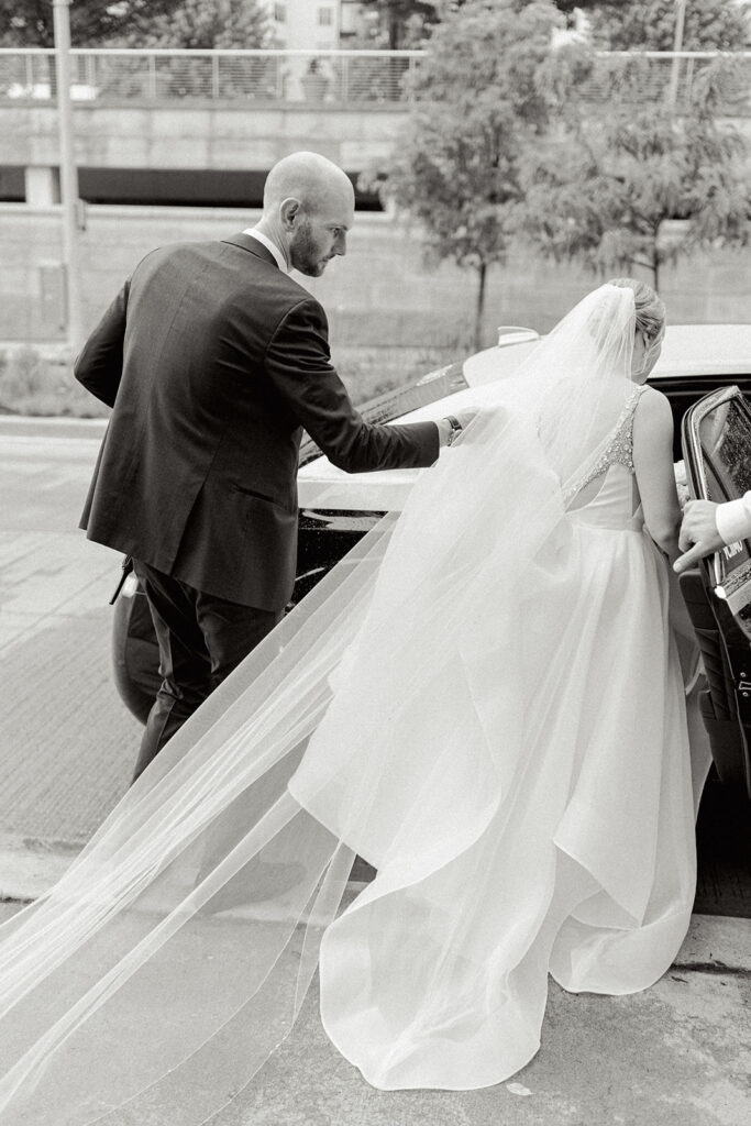 first-look-Ault-Park-Pavillion-Cincinnati-Ohio-Wedding-Photographer